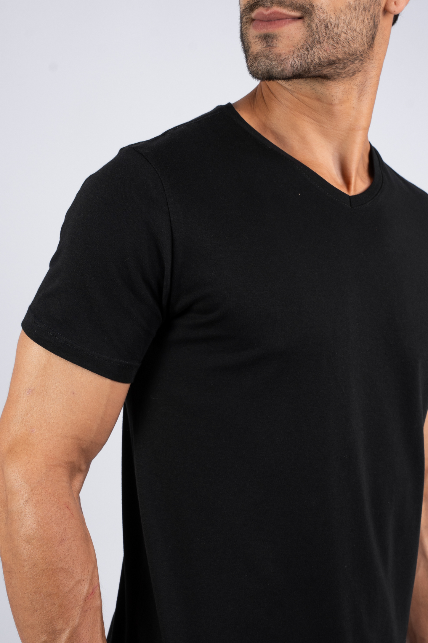 Camiseta Algodão Egípcio Gola V Preta